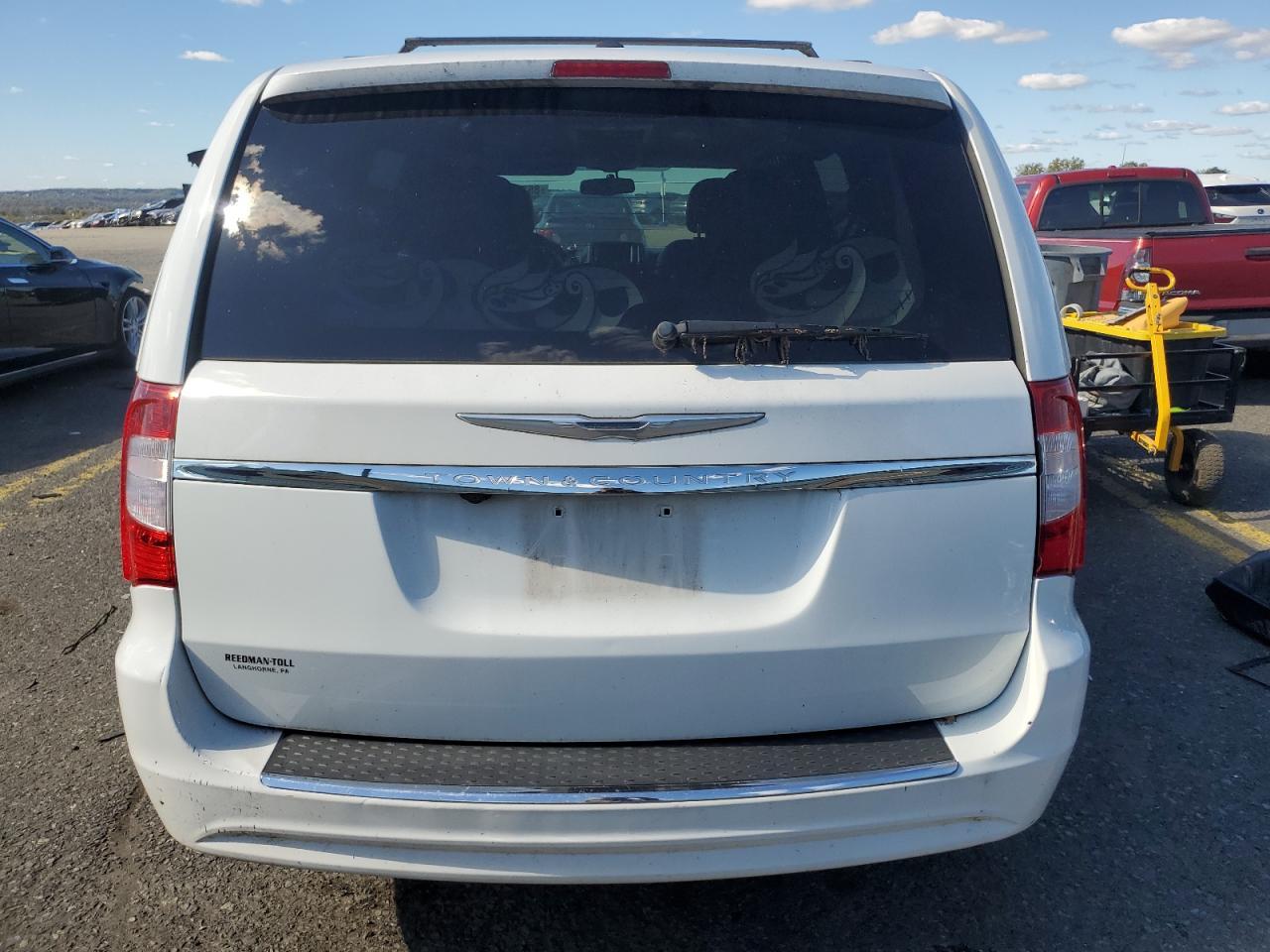 2016 Chrysler Town And Country Touring - Фото 6