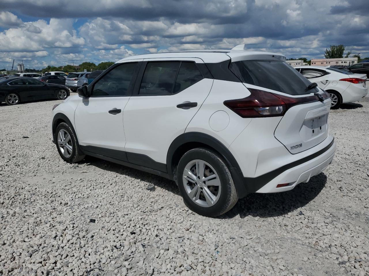 2023 Nissan Kicks S - Image 2