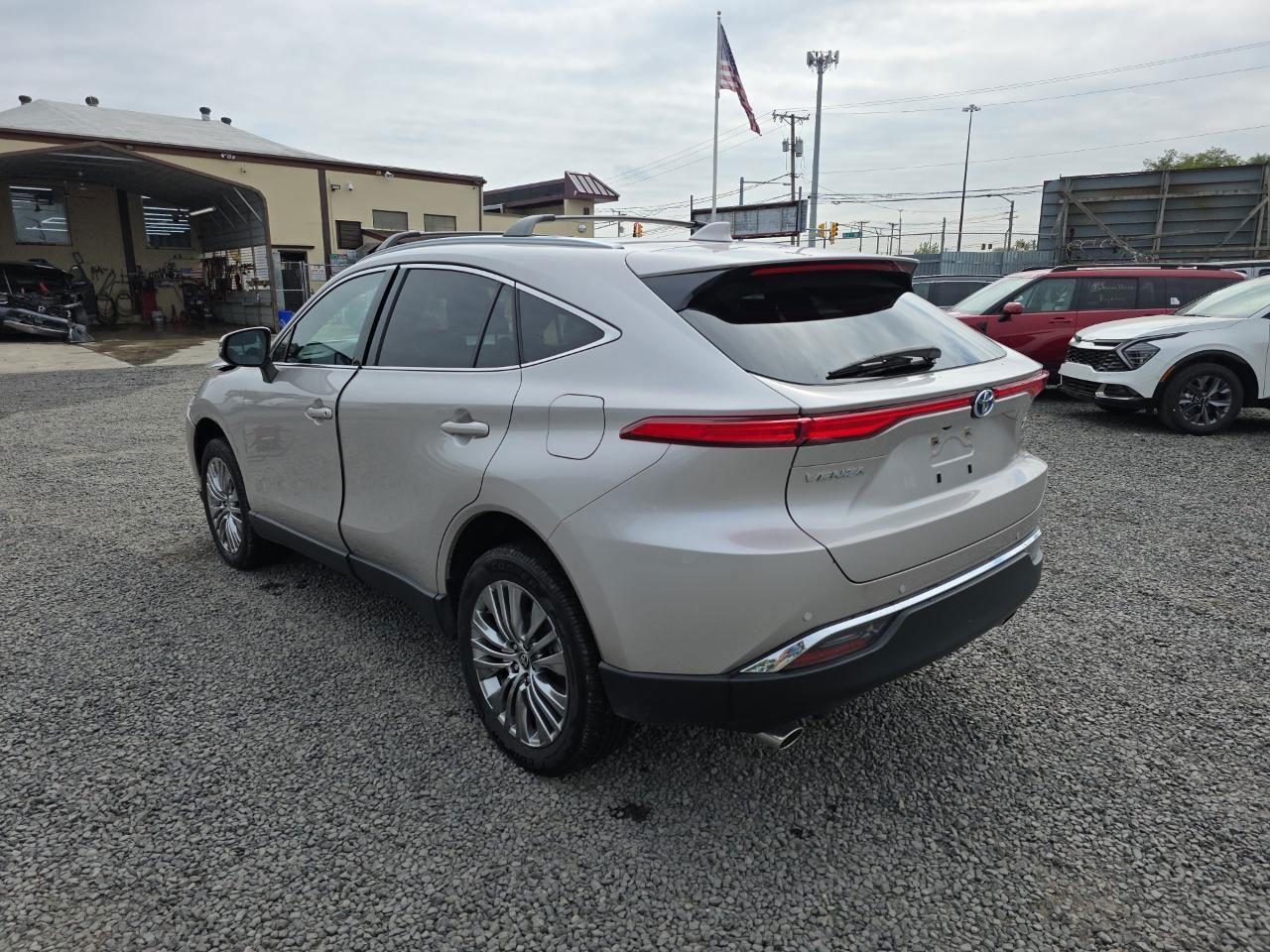 2023 Toyota Venza Le - Фото 2