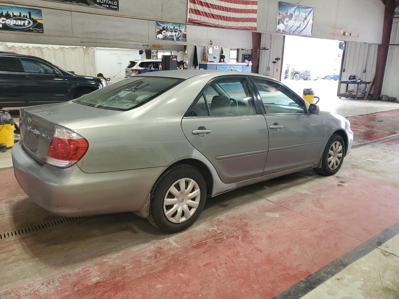 2005 Toyota Camry Le - Фото 3