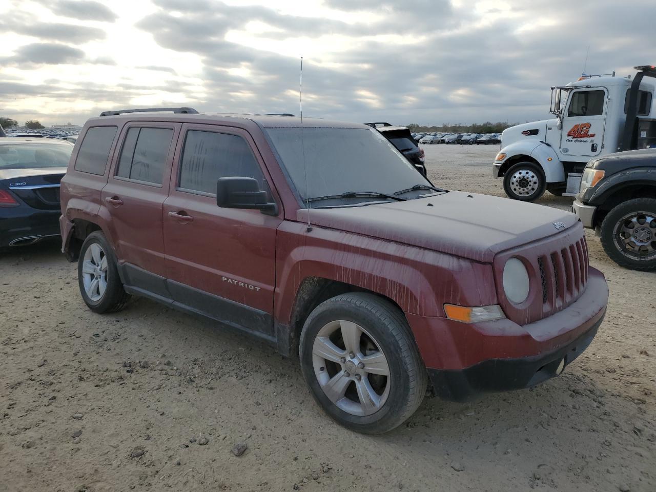 2012 Jeep Patriot Latitude - Фото 4