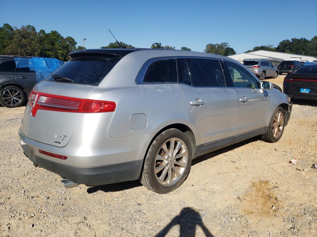 2011 Lincoln Mkt - Image 3