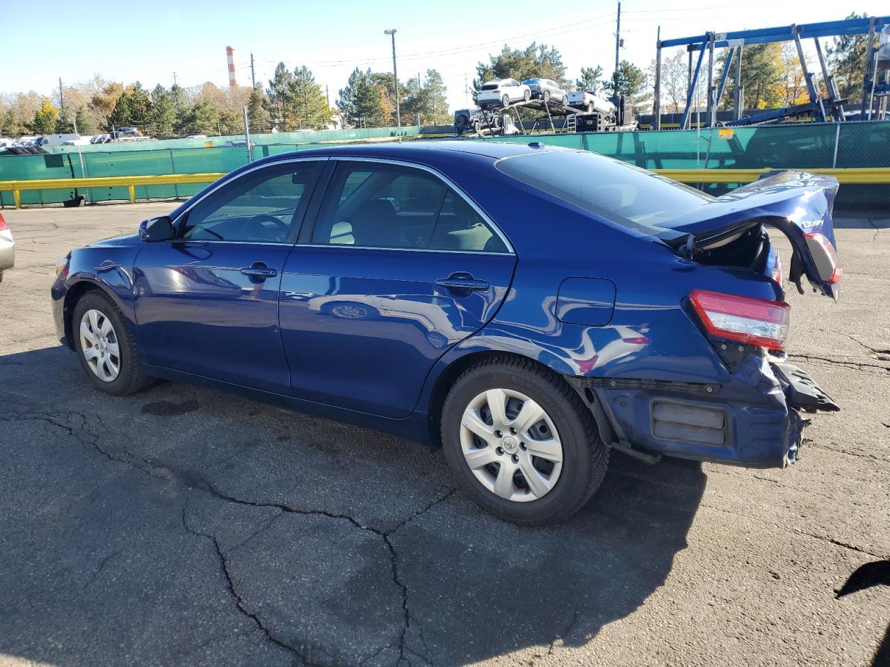 2011 Toyota Camry Base - Фото 2