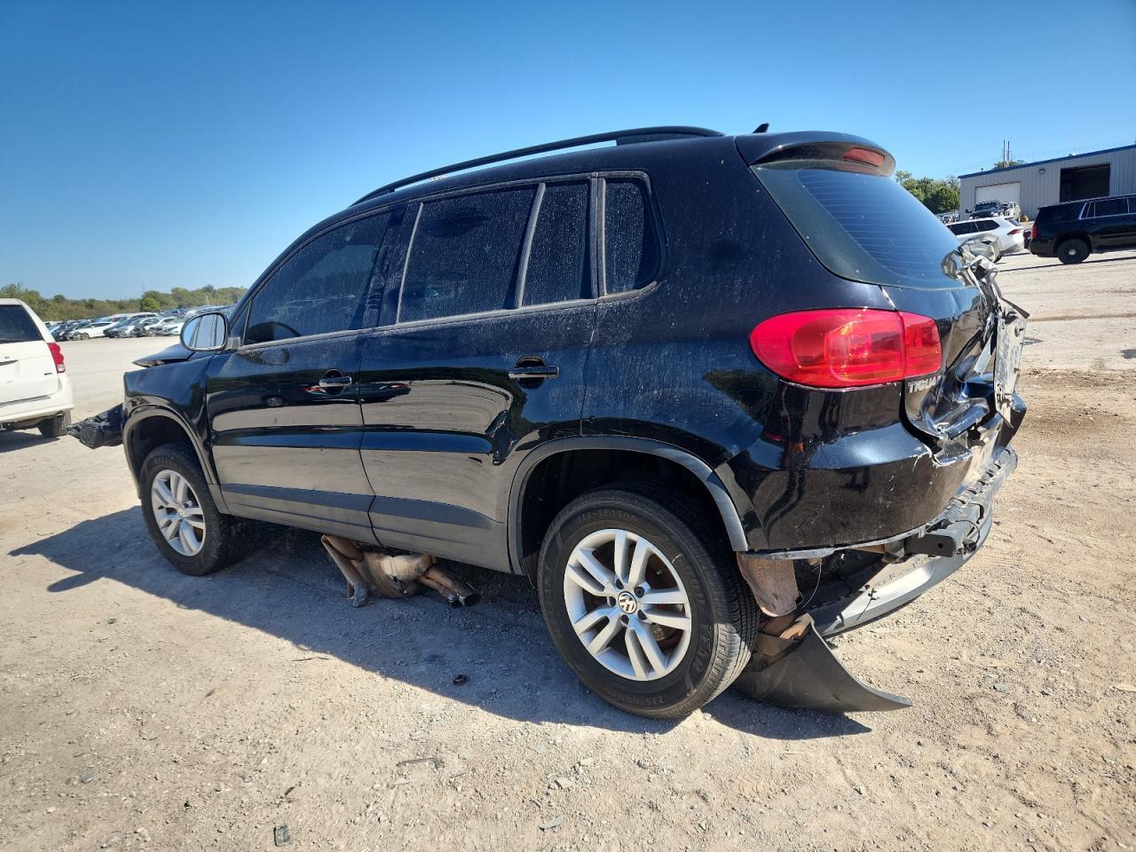 2015 Volkswagen Tiguan S - Фото 2