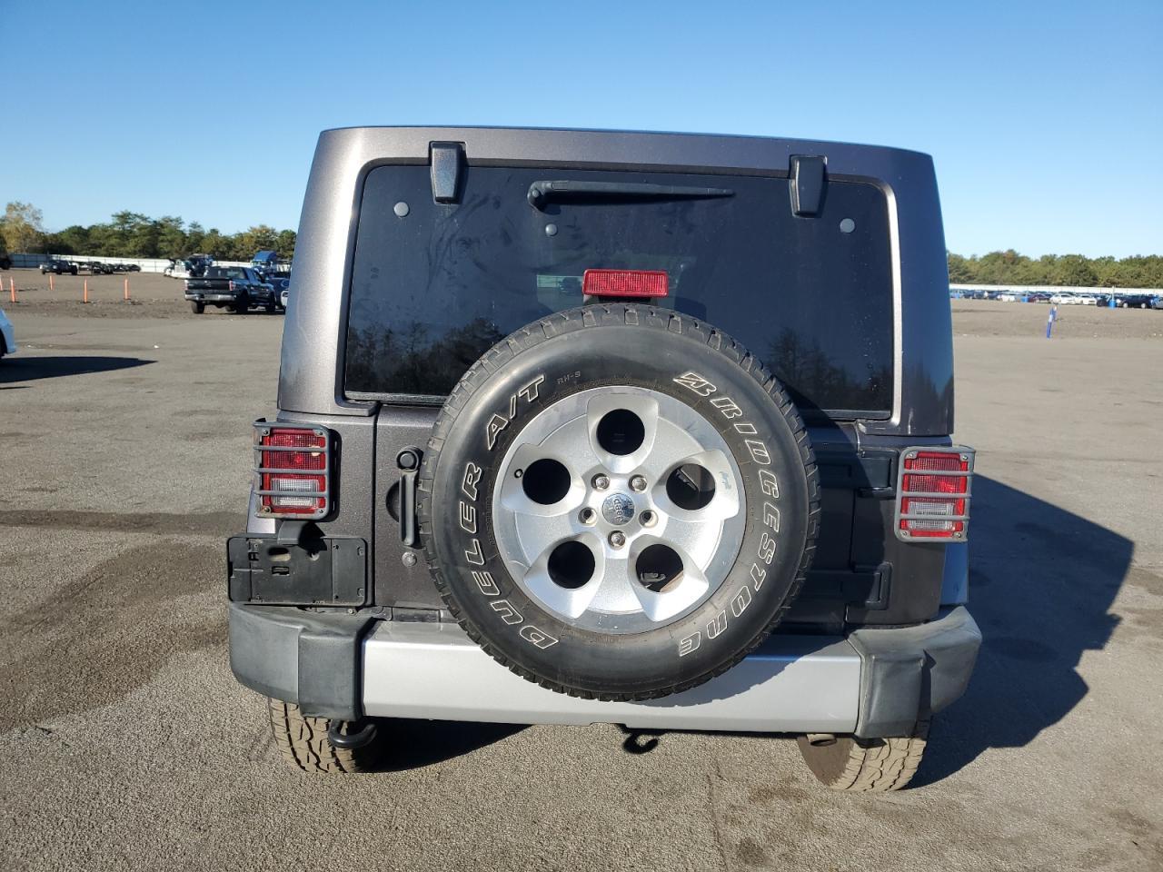 2014 Jeep Wrangler Unlimited Sahara - Image 6