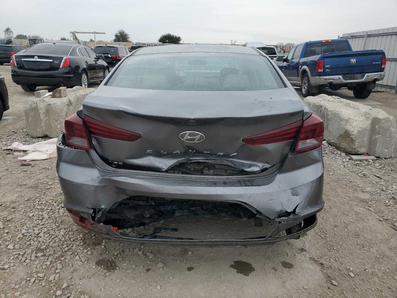 2019 Hyundai Elantra Se - Image 6
