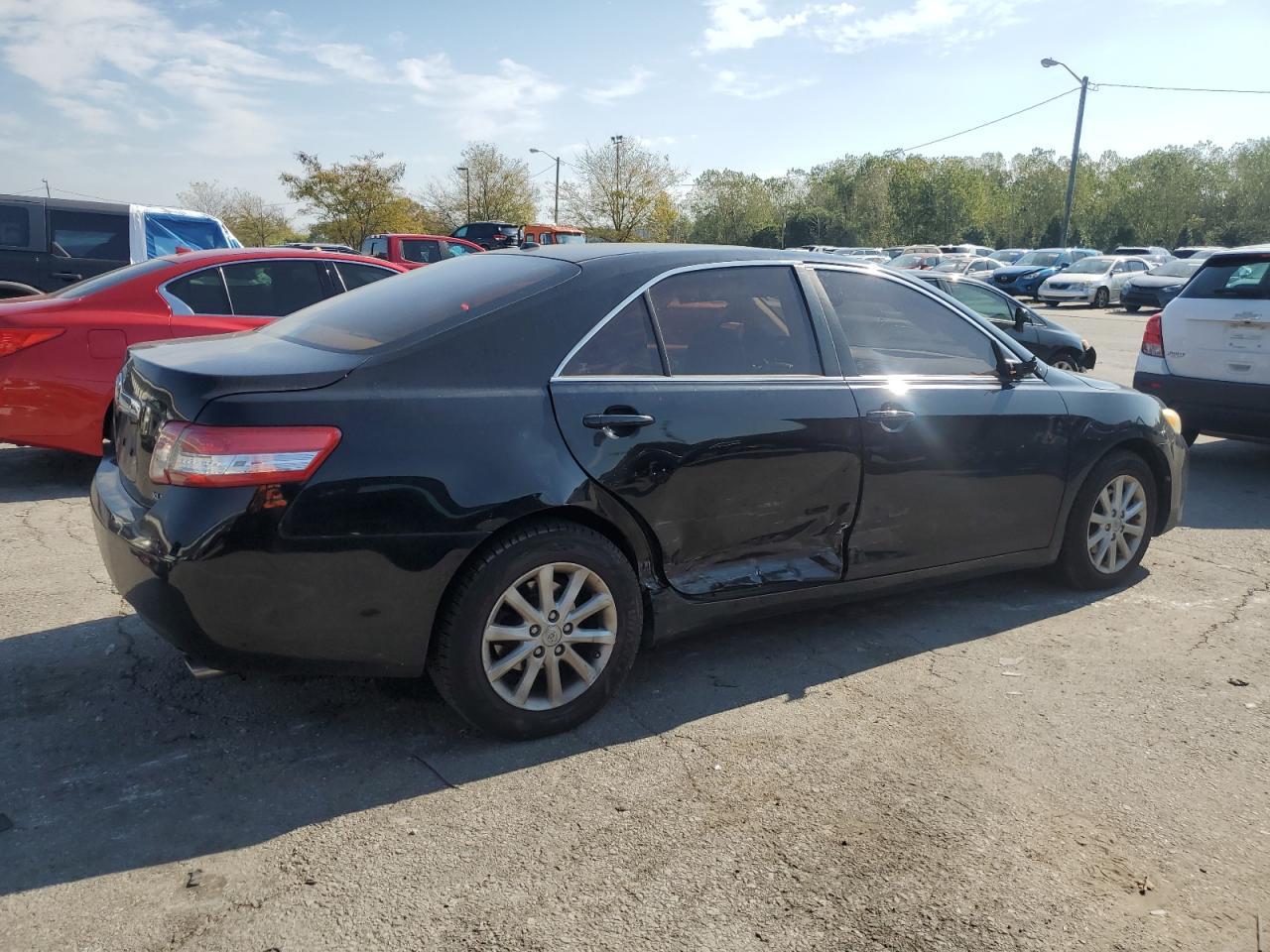 2011 Toyota Camry Base - Фото 3