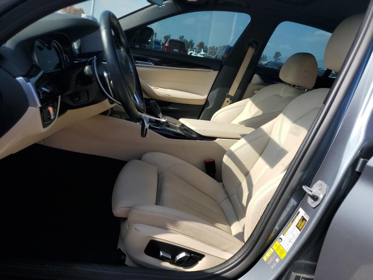 2019 BMW 530E - Фото 7