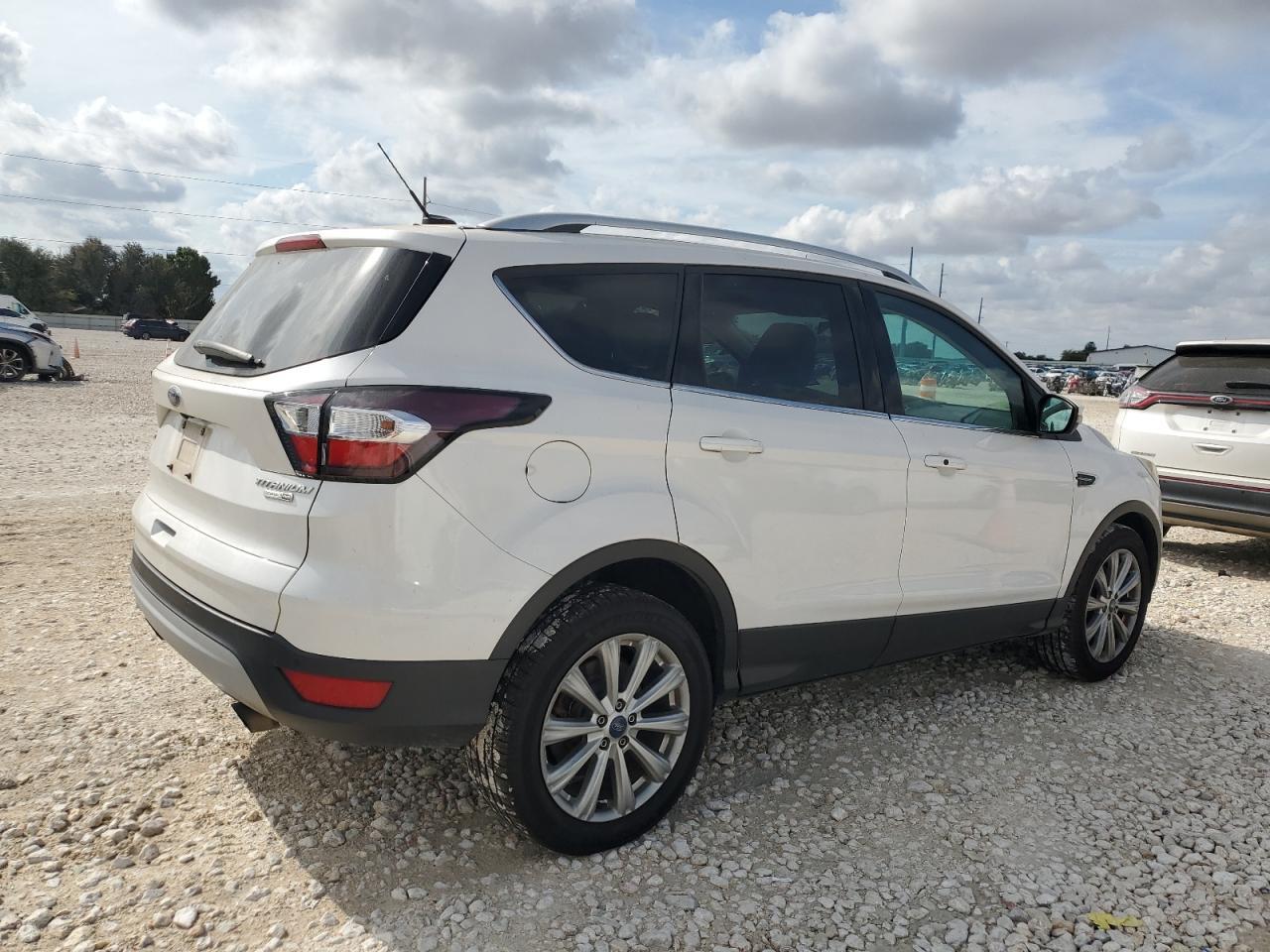 2017 Ford Escape Titanium - Фото 3