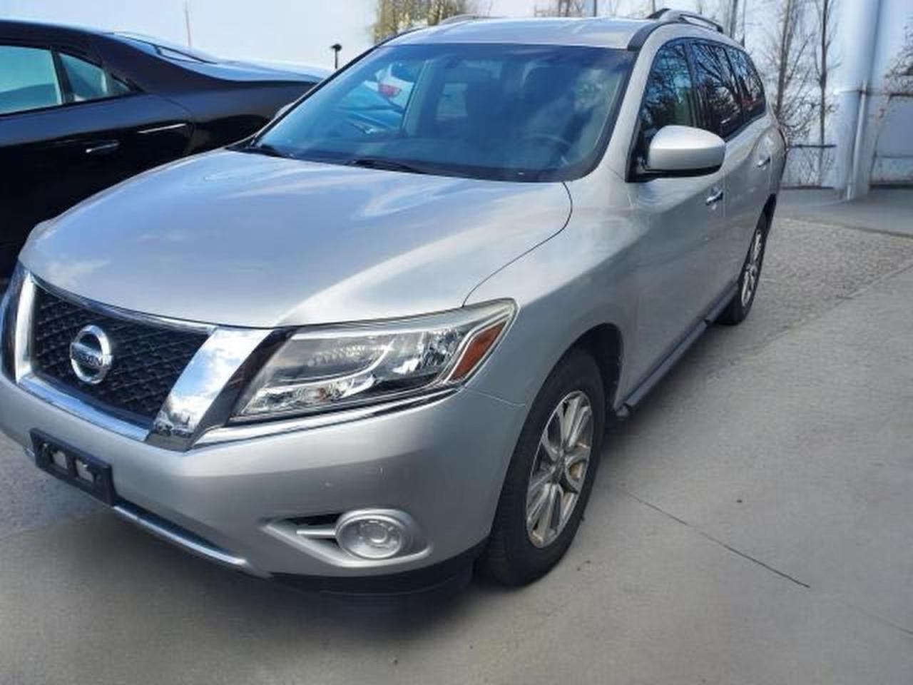 2016 Nissan Pathfinder S - Image 2