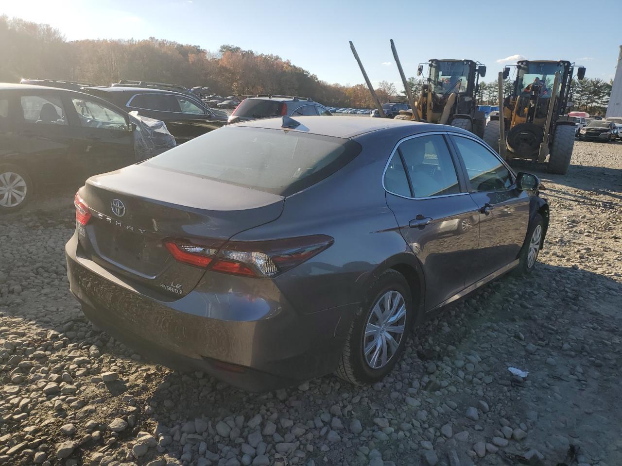 2022 Toyota Camry Le - Фото 3