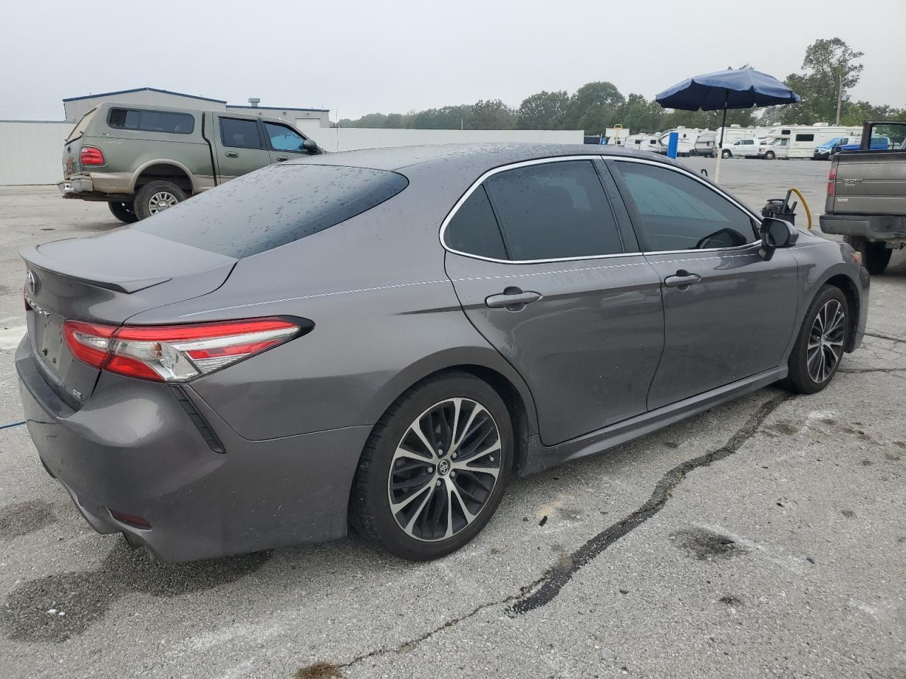 2018 Toyota Camry L - Фото 3