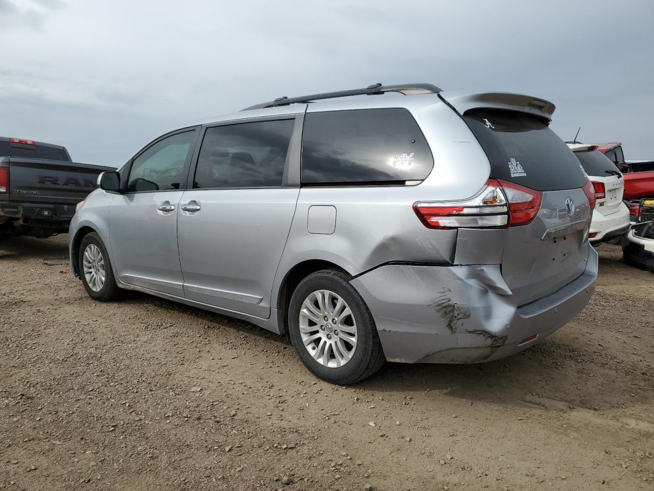 2015 Toyota Sienna Xle - Фото 2