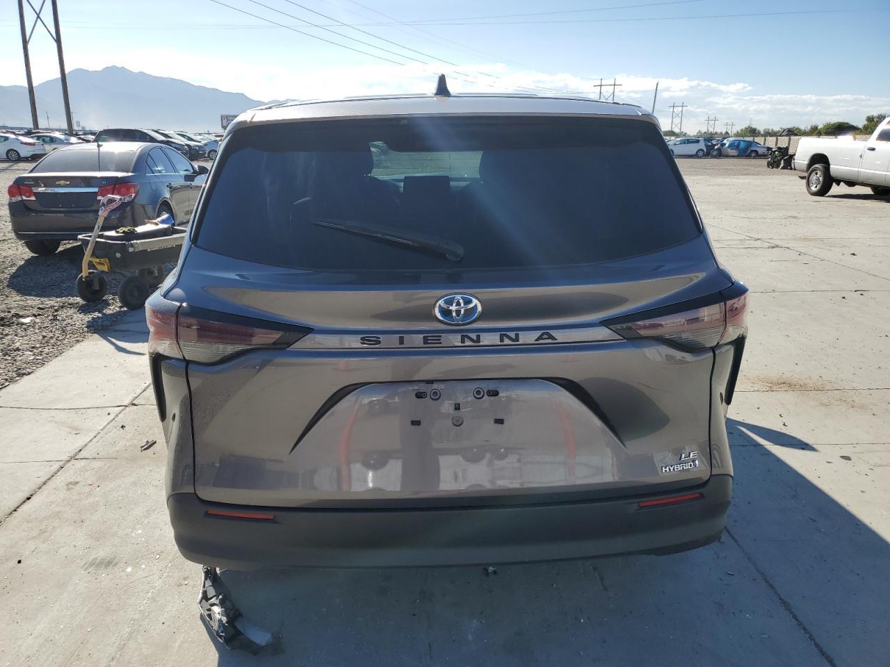 2023 Toyota Sienna Le - Фото 6