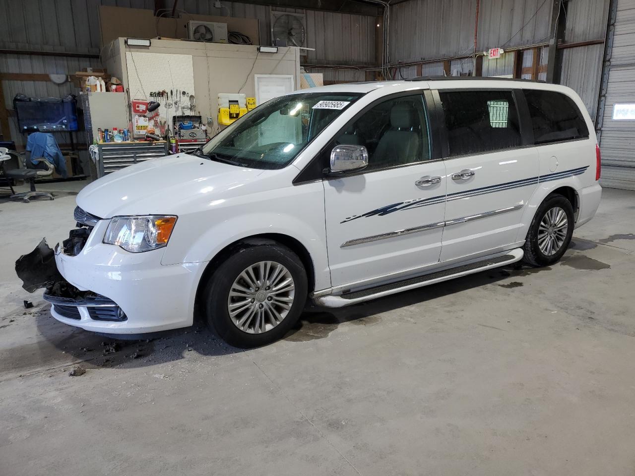 2016 Chrysler Town & Country Touring L