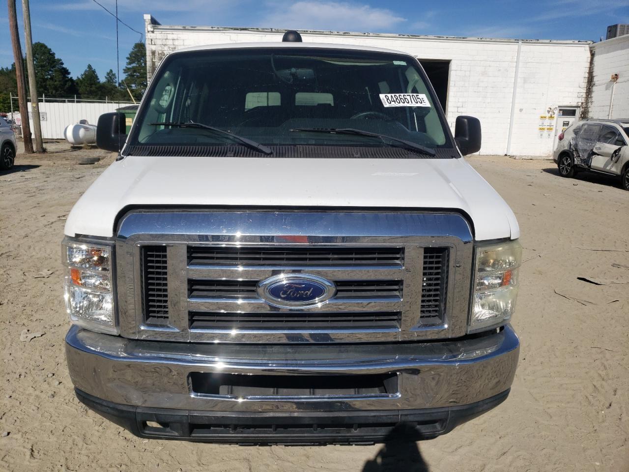 2013 Ford Econoline E350 Super Duty Wagon - Фото 5