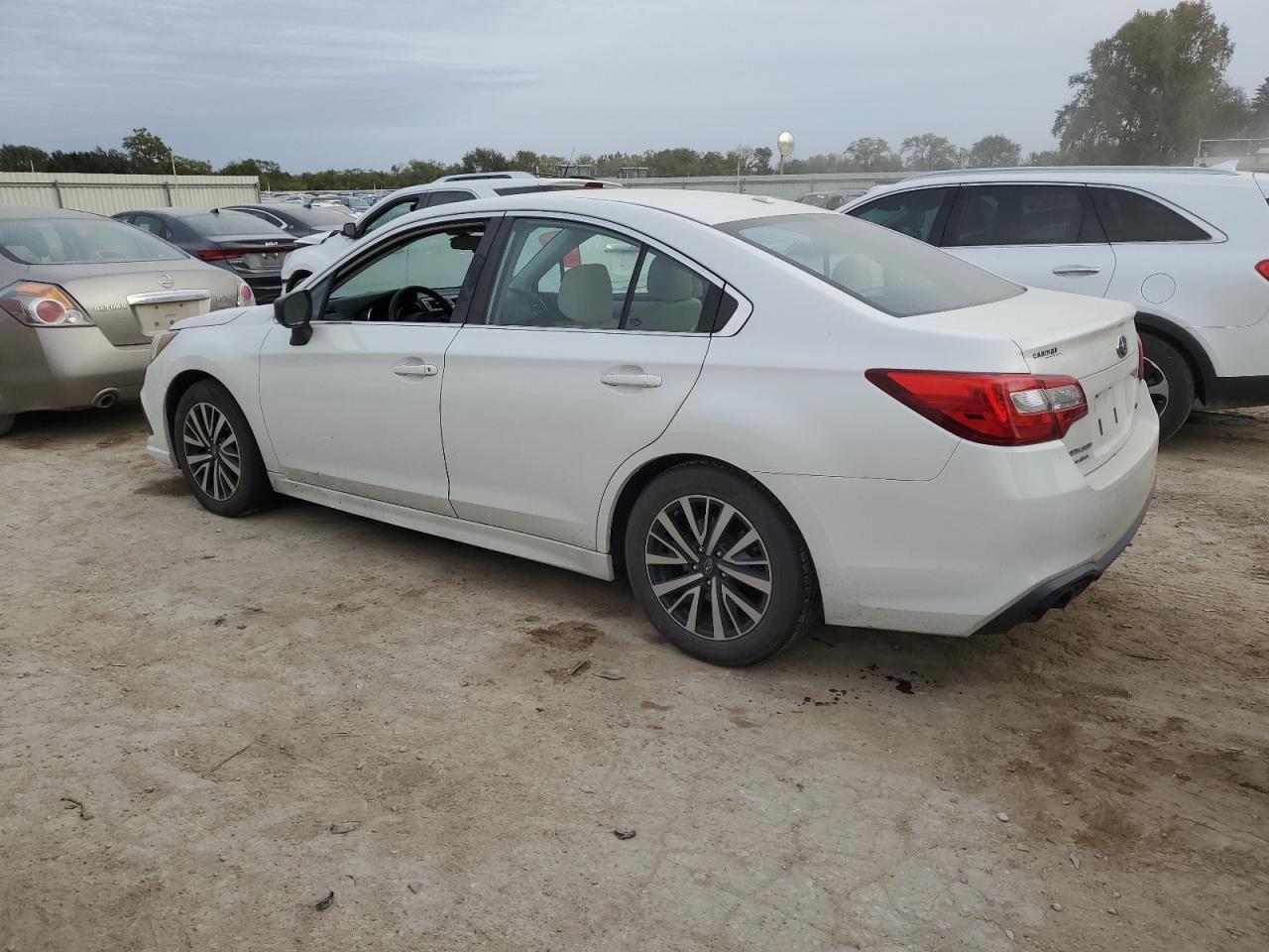 2019 Subaru Legacy 2.5I - Фото 2