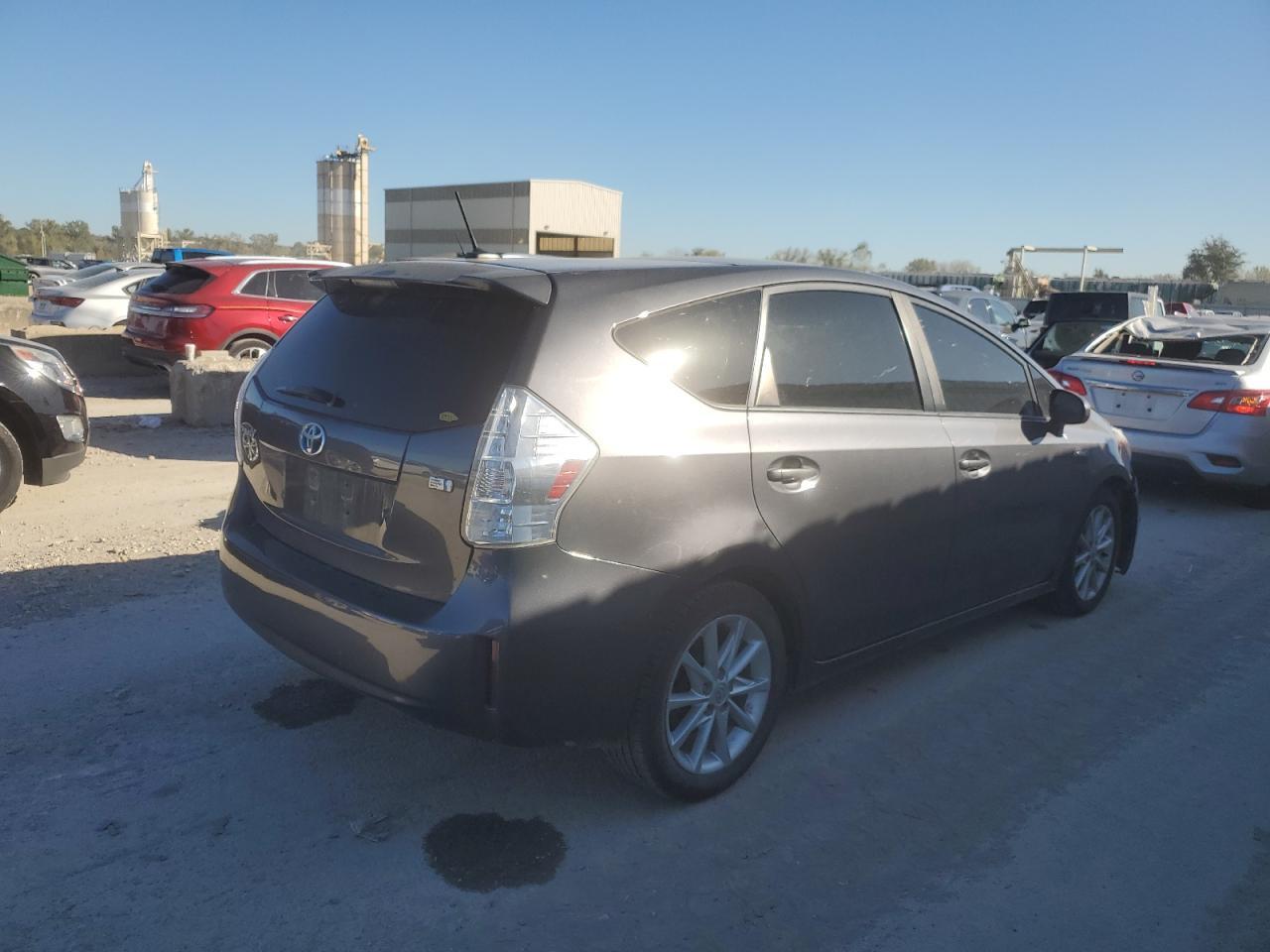 2014 Toyota Prius V - Фото 3