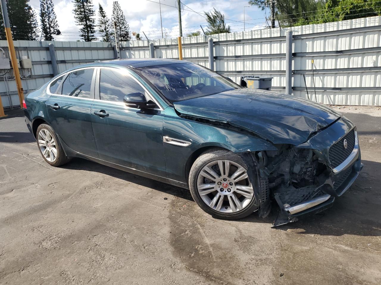 2017 Jaguar Xf Premium - Фото 4