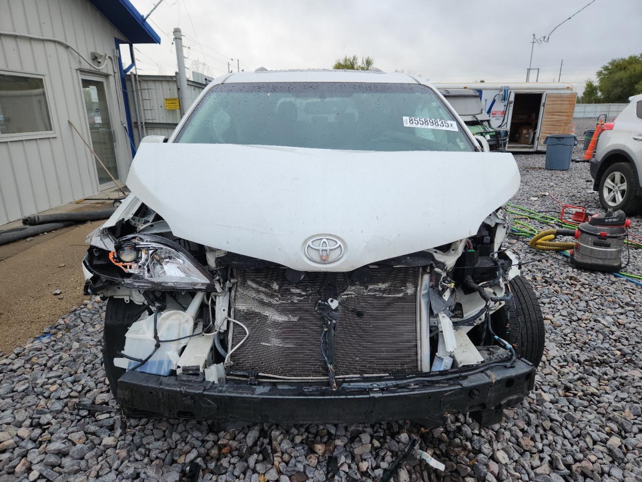 2015 Toyota Sienna Xle - Фото 5