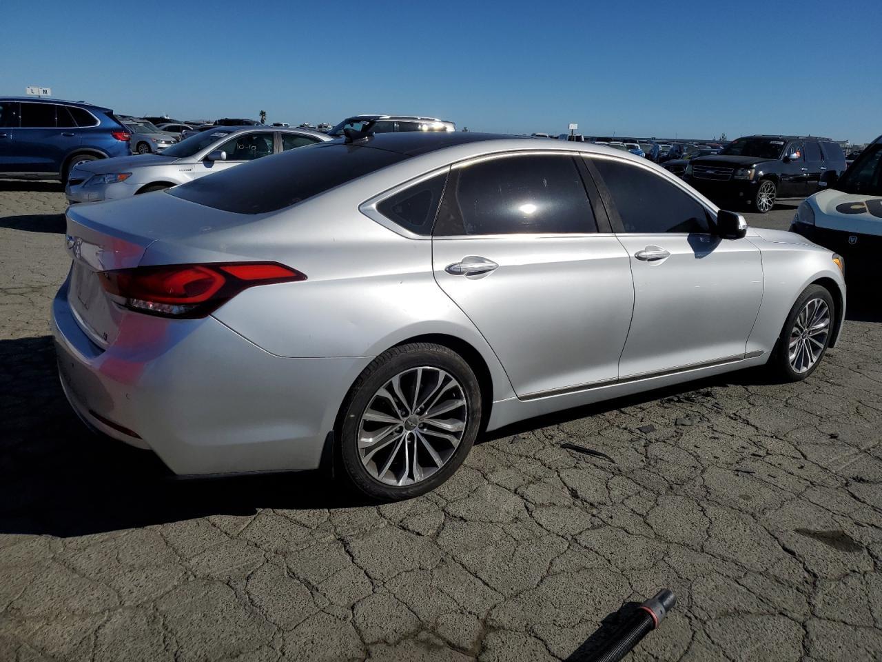 2015 Hyundai Genesis 3.8L - Фото 3