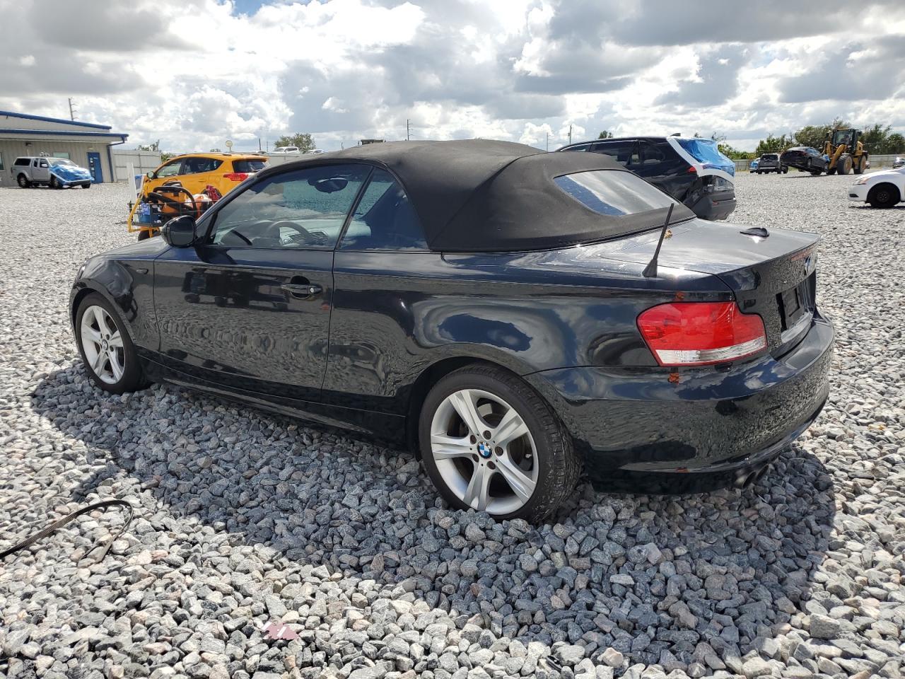 2010 BMW 128 I - Image 2