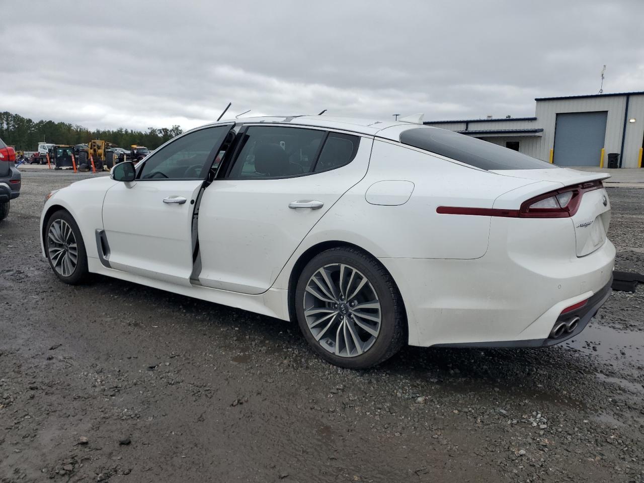 2018 Kia Stinger Premium - Image 2