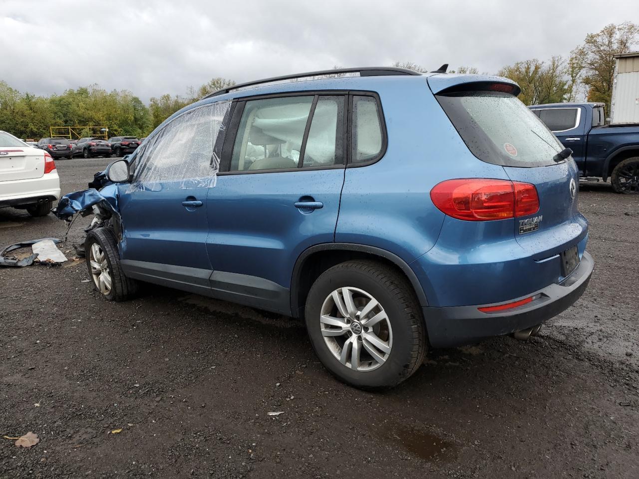 2017 Volkswagen Tiguan S - Фото 2