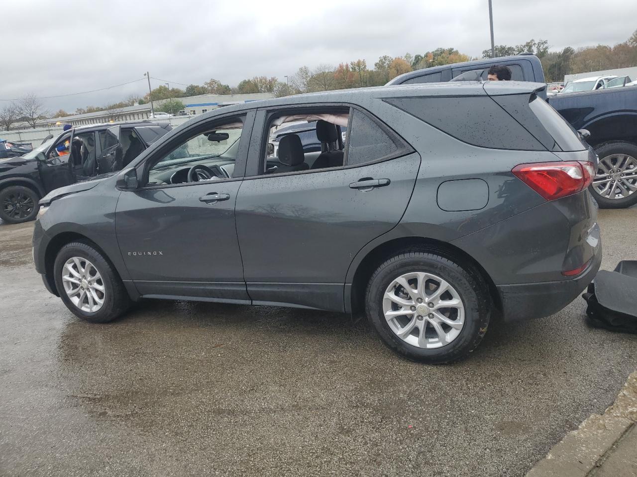 2020 Chevrolet Equinox Ls - Фото 2
