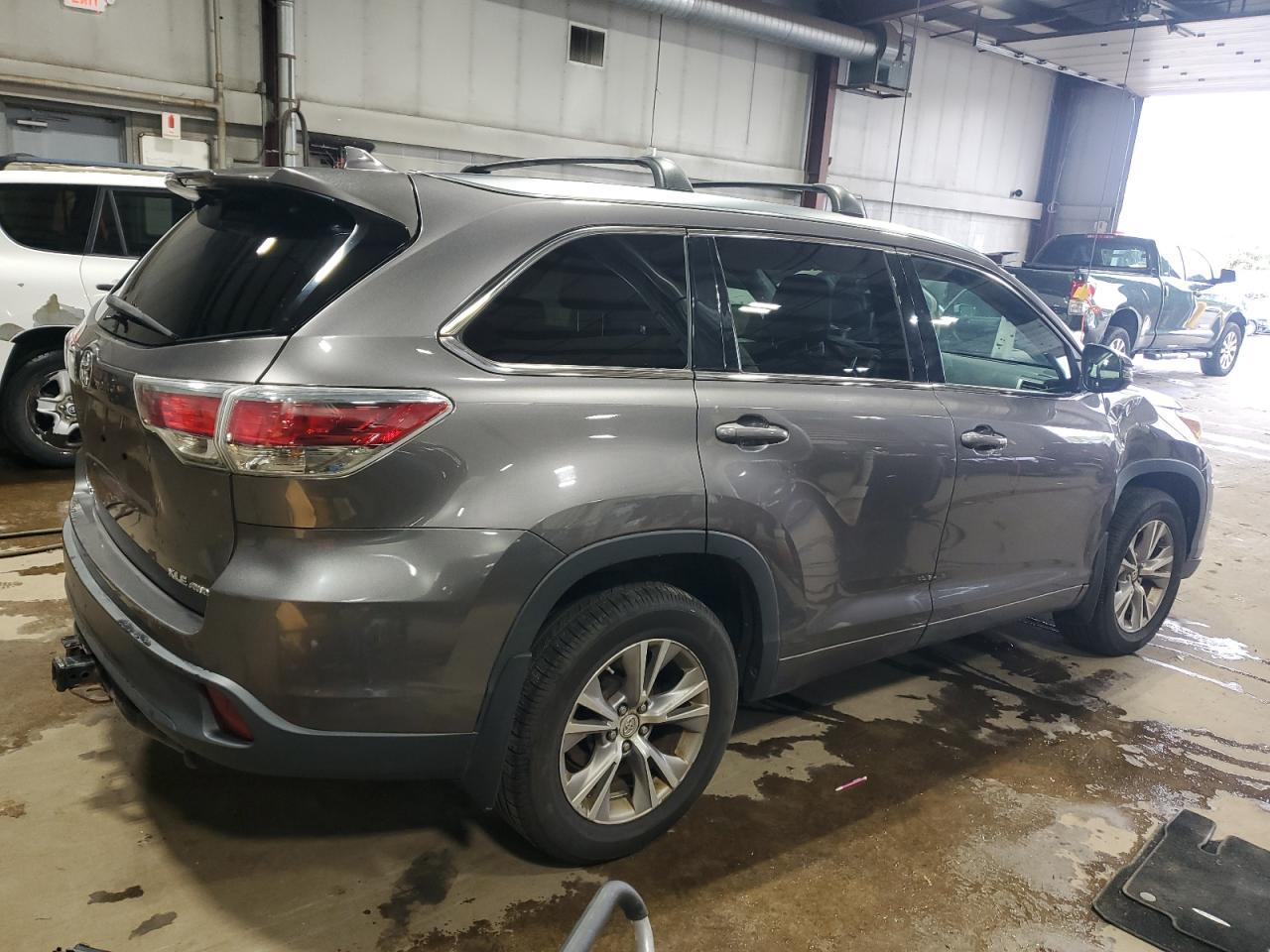 2015 Toyota Highlander Xle - Фото 3