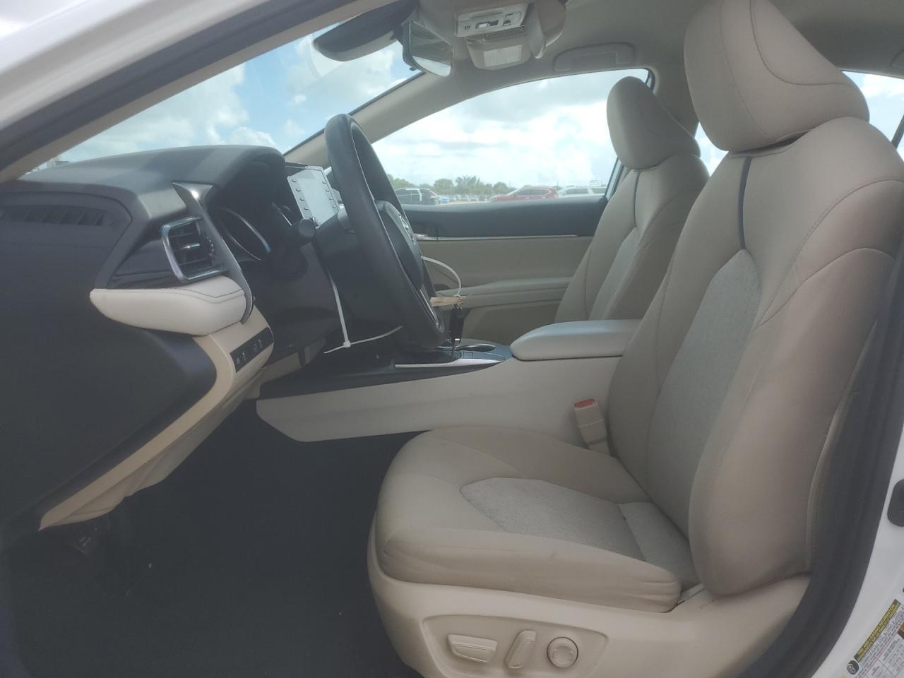 2022 Toyota Camry Le - Image 7