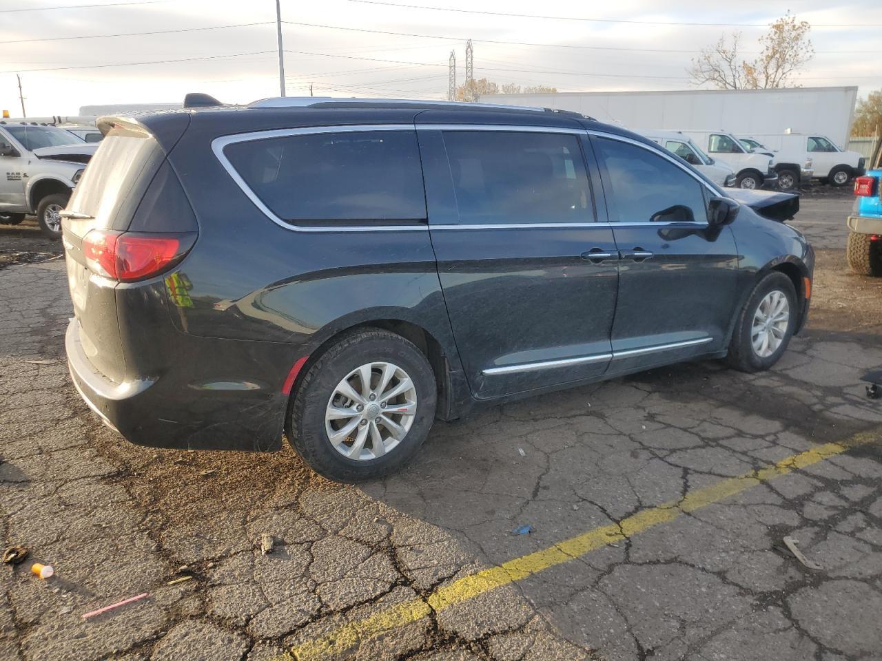 2019 Chrysler Pacifica Touring L - Фото 3