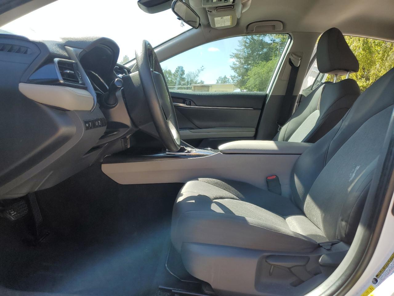 2020 Toyota Camry L - Image 7