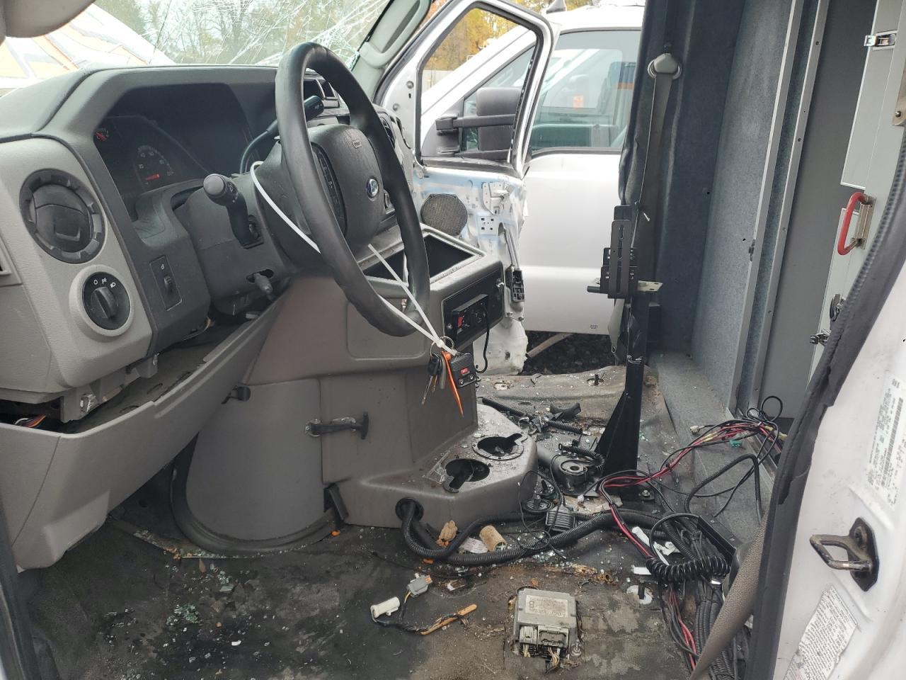 2017 Ford E-350 Ambulance - Фото 7