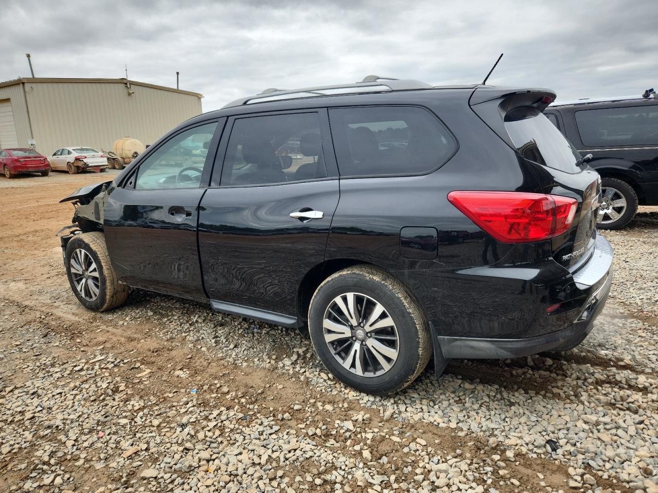 2017 Nissan Pathfinder S - Image 2