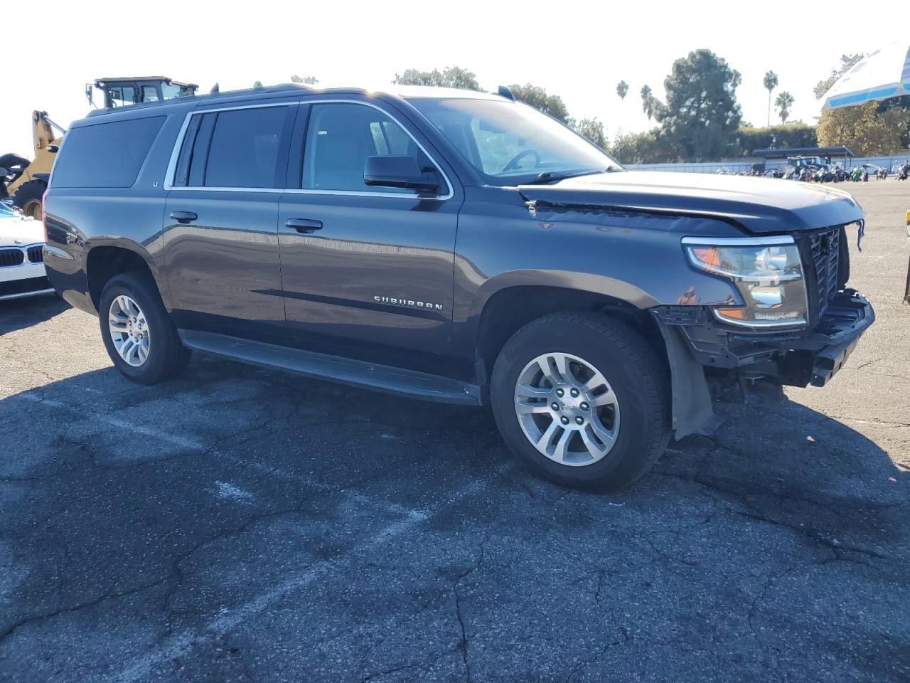 2018 Chevrolet Suburban K1500 Lt - Image 4