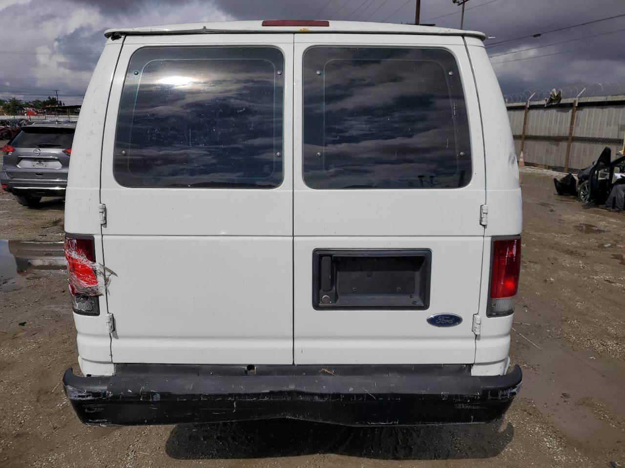 2006 Ford Econoline E350 Super Duty Wagon - Image 6