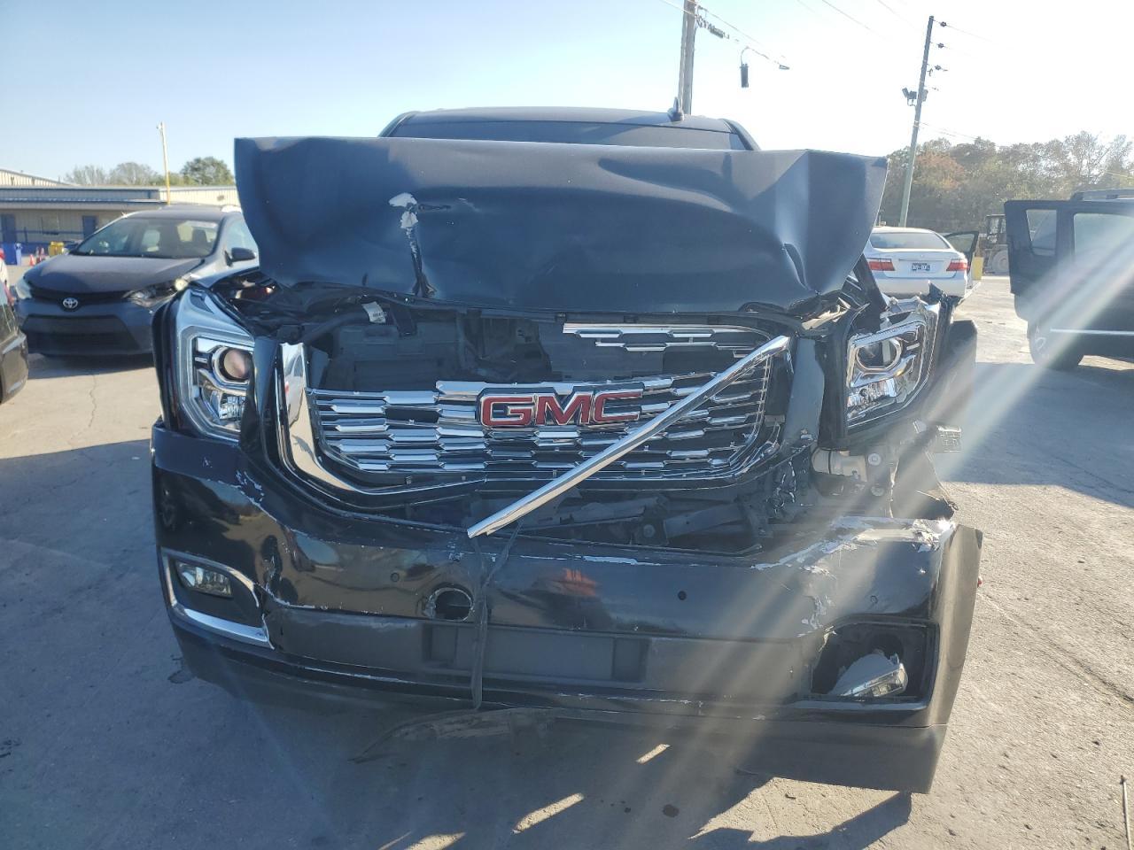 2019 GMC Yukon Denali - Фото 5