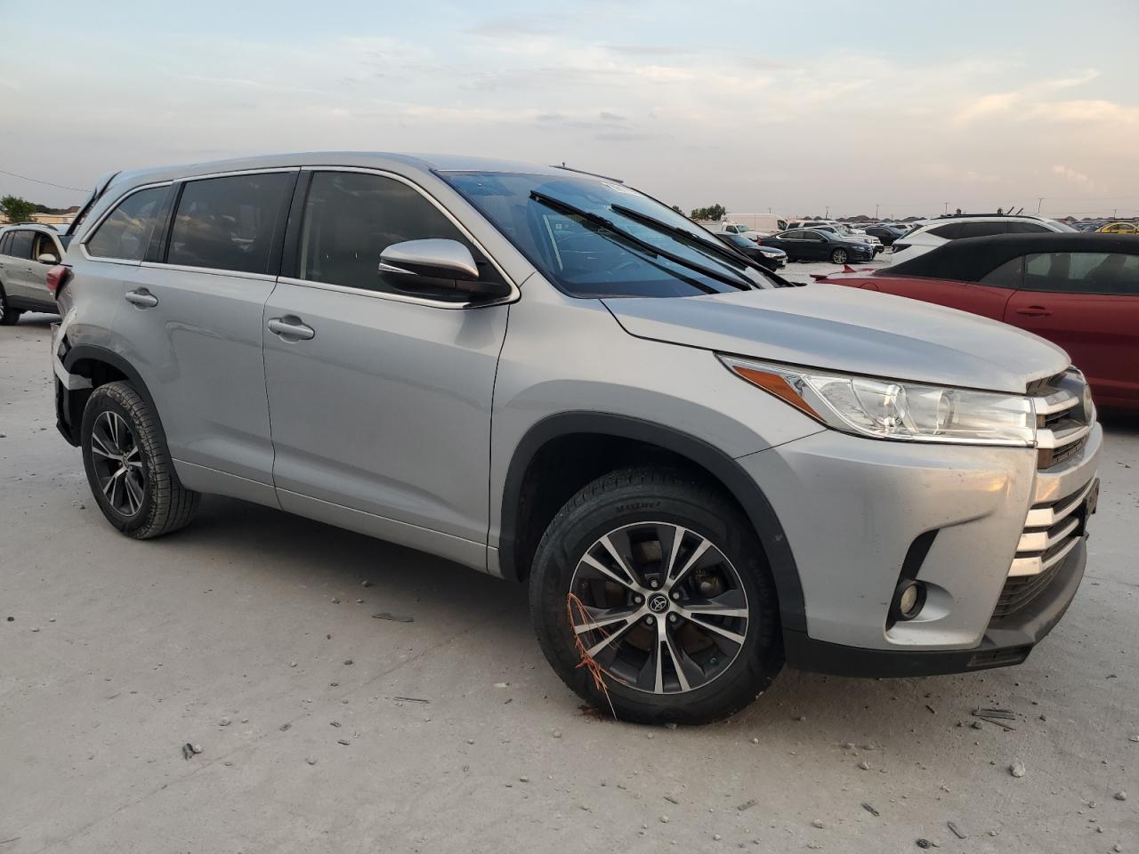2018 Toyota Highlander Le - Image 4