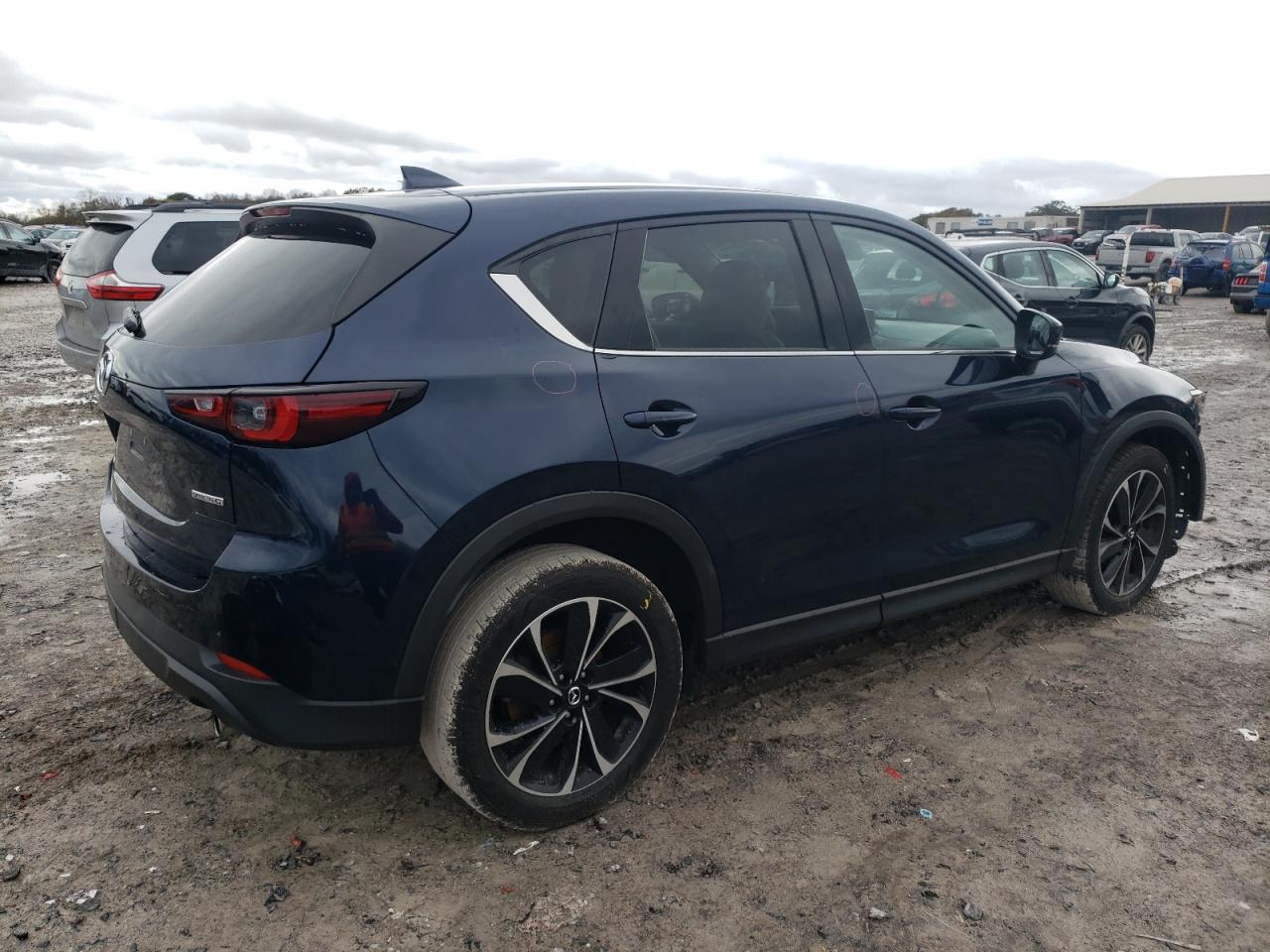 2022 Mazda Cx-5 Premium - Image 3
