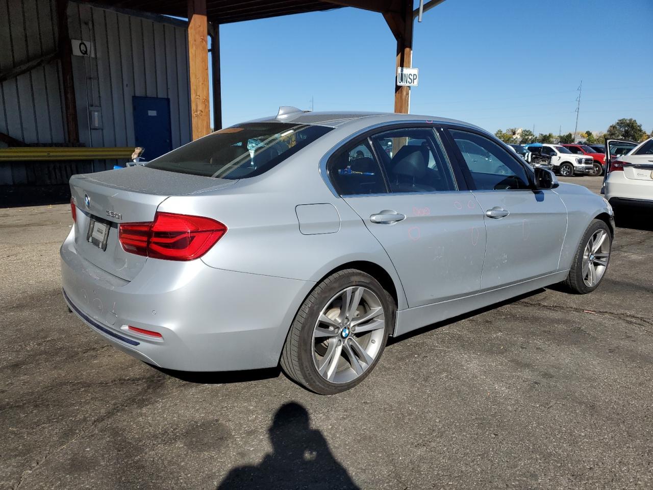 2017 BMW 330 Xi - Фото 3