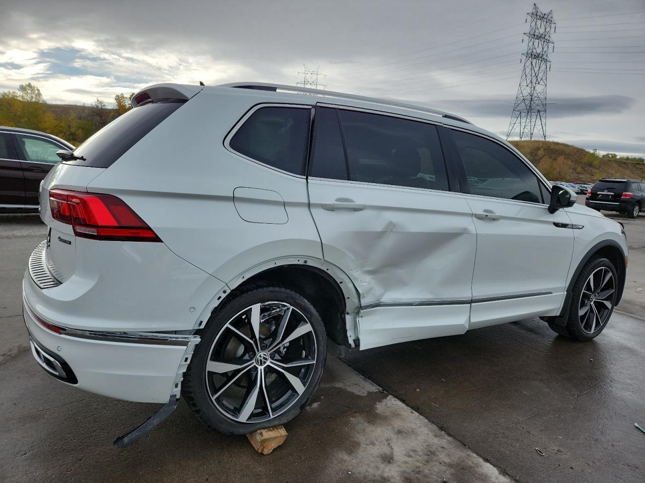 2024 Volkswagen Tiguan Sel R-Line Black - Image 3