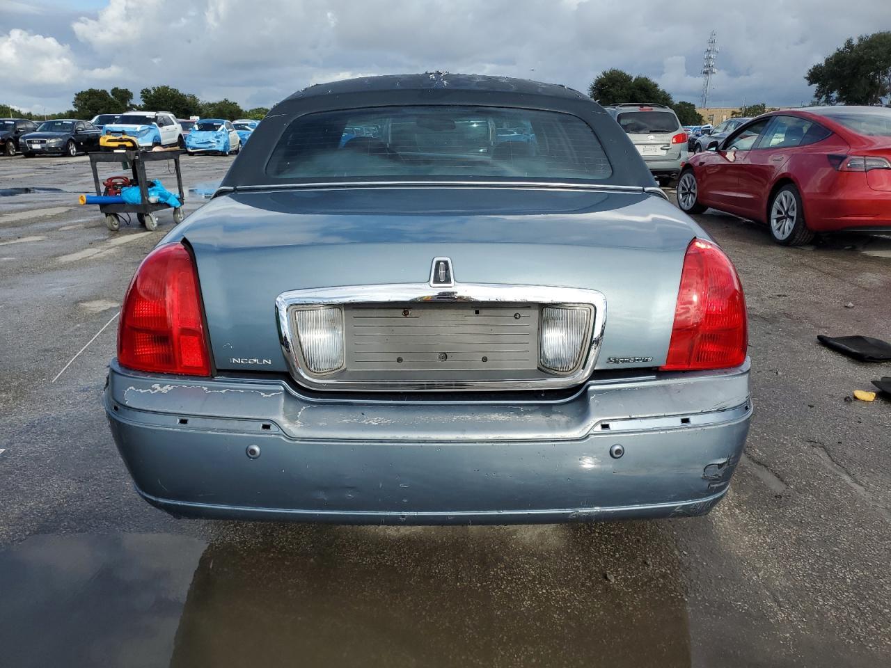 2004 Lincoln Town Car Executive - Фото 6