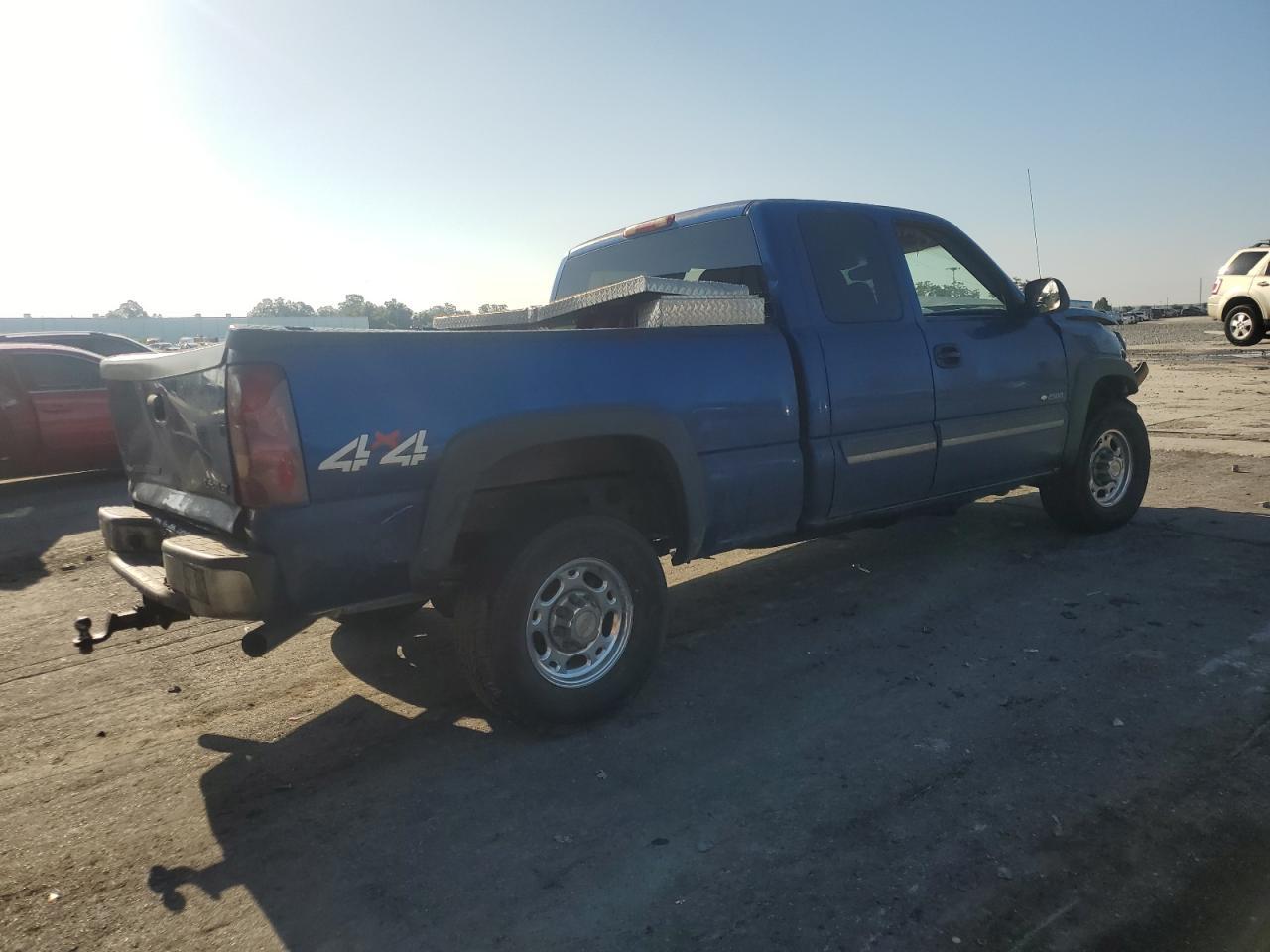 2003 Chevrolet Silverado K2500 - Image 3