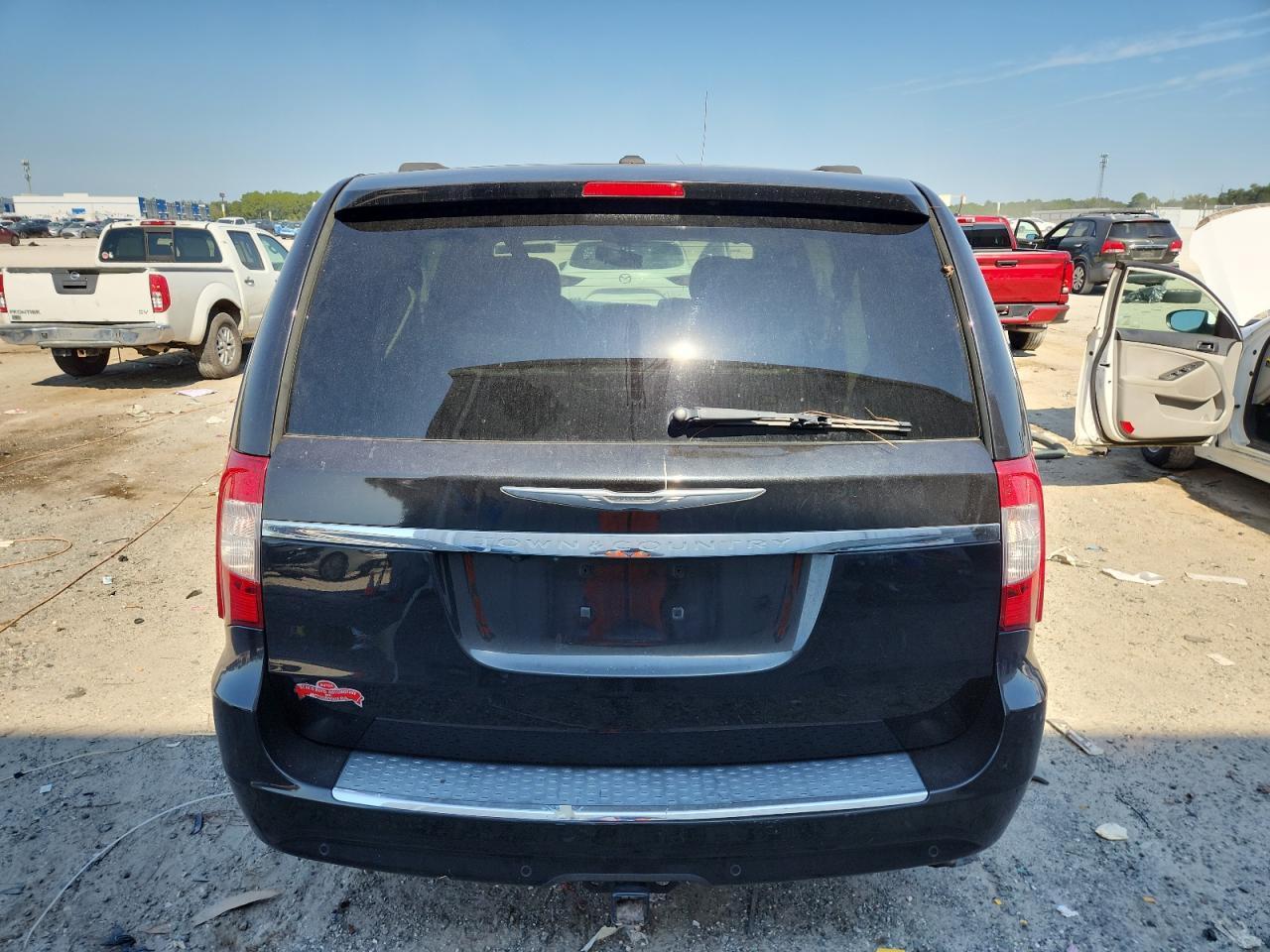 2013 Chrysler Town & Country Touring - Фото 6