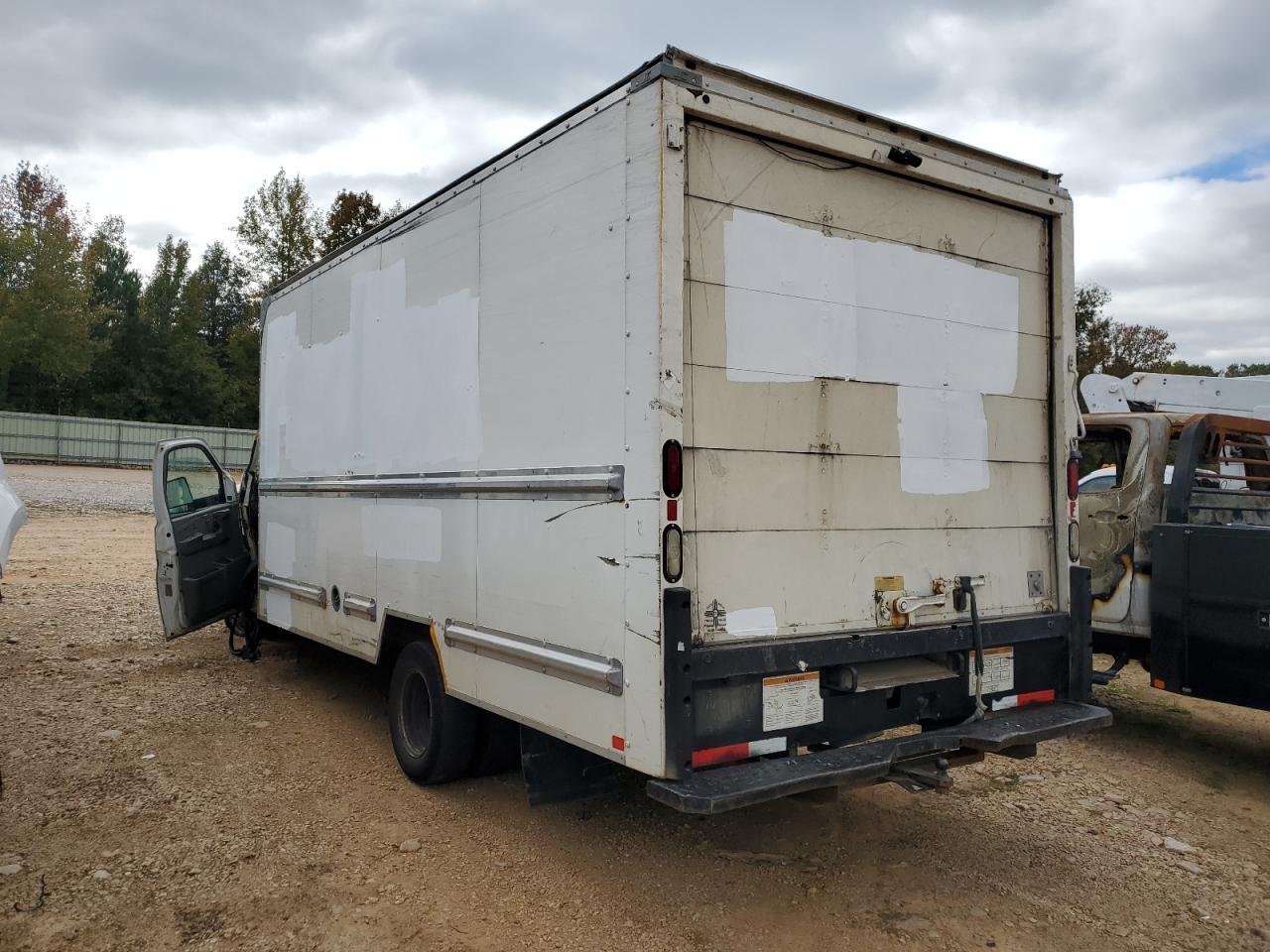 2014 GMC Savana Cutaway G3500 - Image 2
