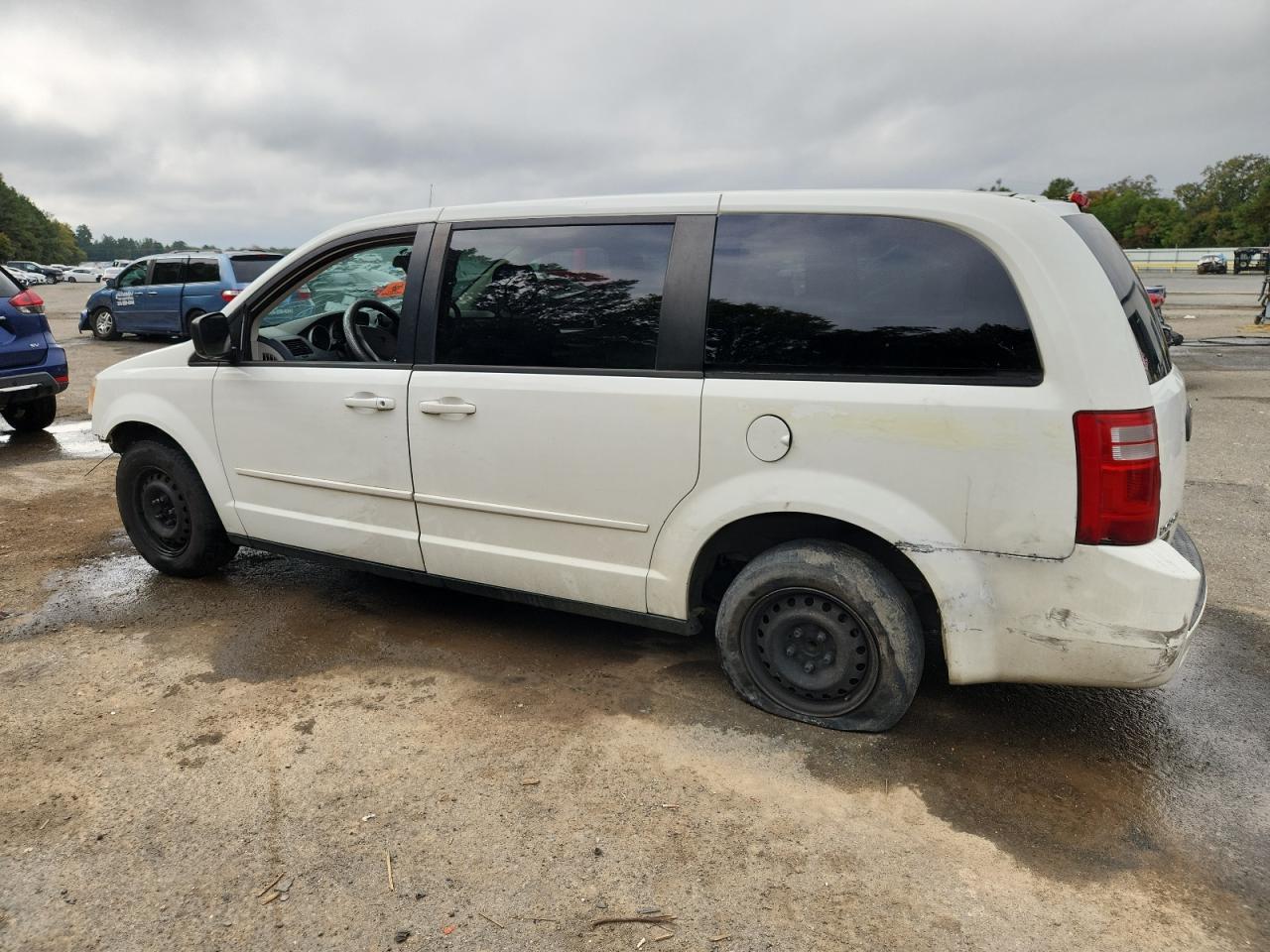 2010 Dodge Grand Caravan Se - Image 2