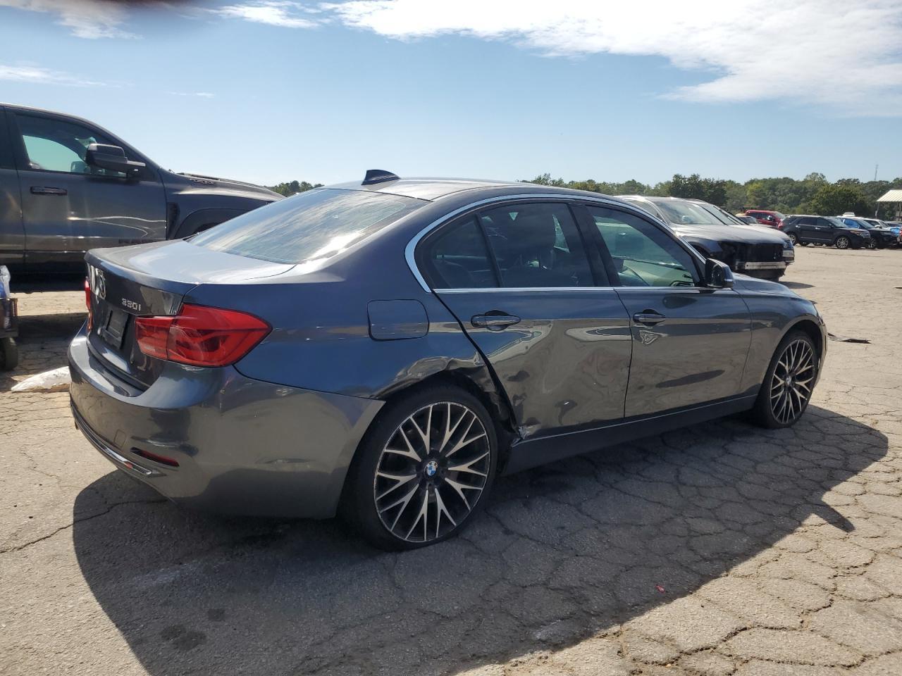 2017 BMW 330 Xi - Фото 3