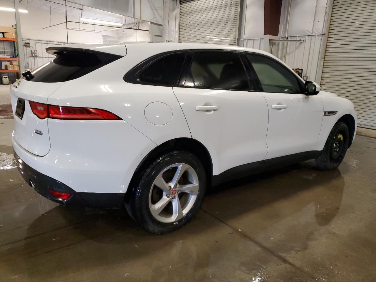 2017 Jaguar F-Pace Premium - Image 3