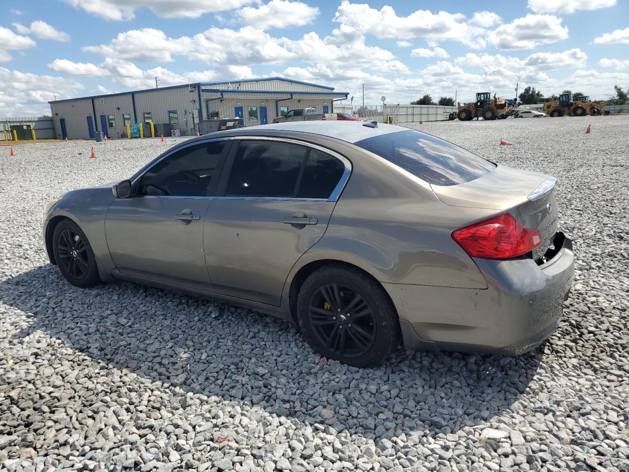 2011 Infiniti G37 Base - Фото 2